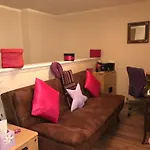 City Centre Executive Apartment - Private Parking, Gym & Sauna