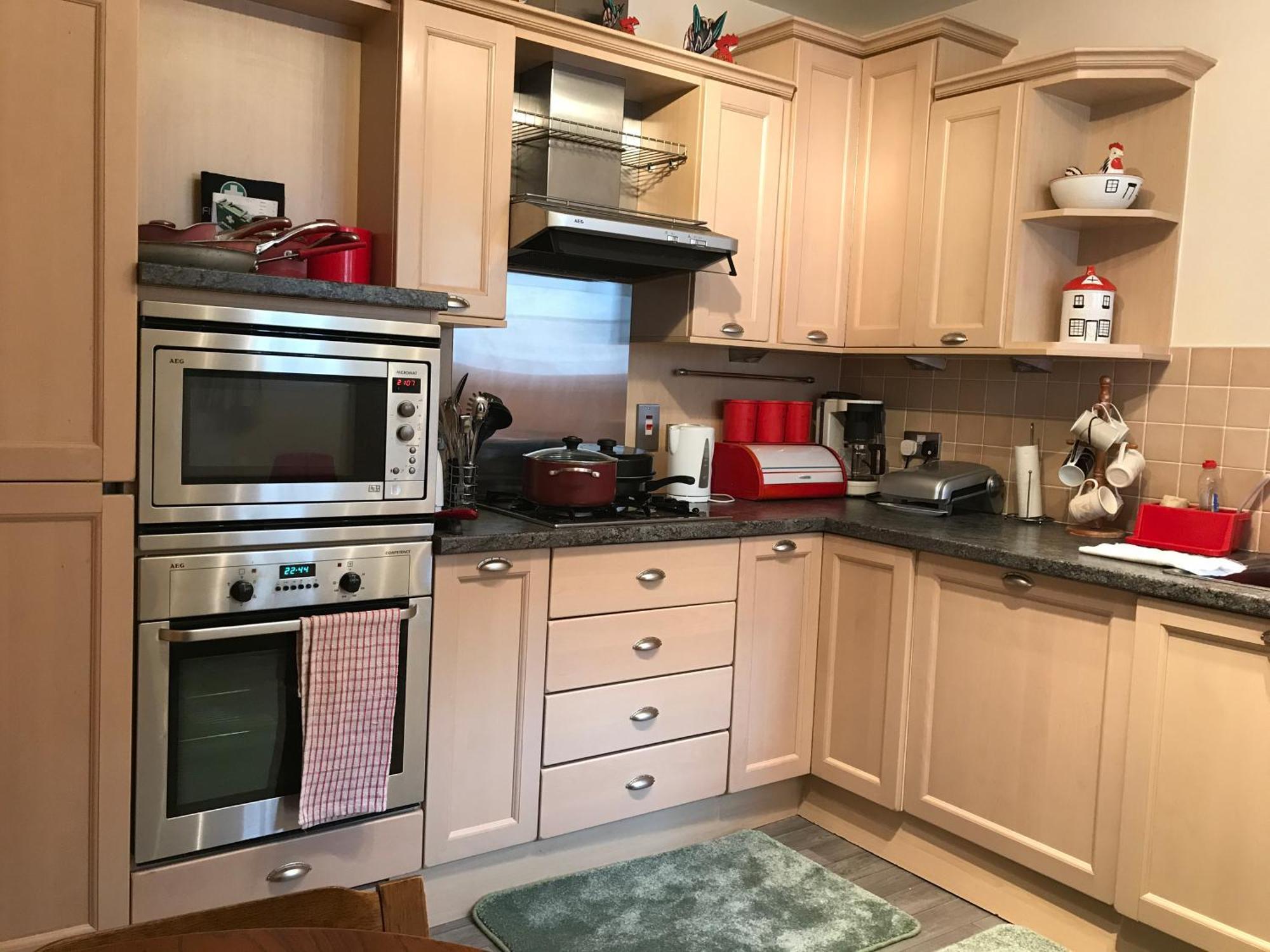 Centre Executive - Private Parking, Gym & Sauna Apartment