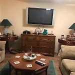 City Centre Executive Apartment - Private Parking, Gym & Sauna