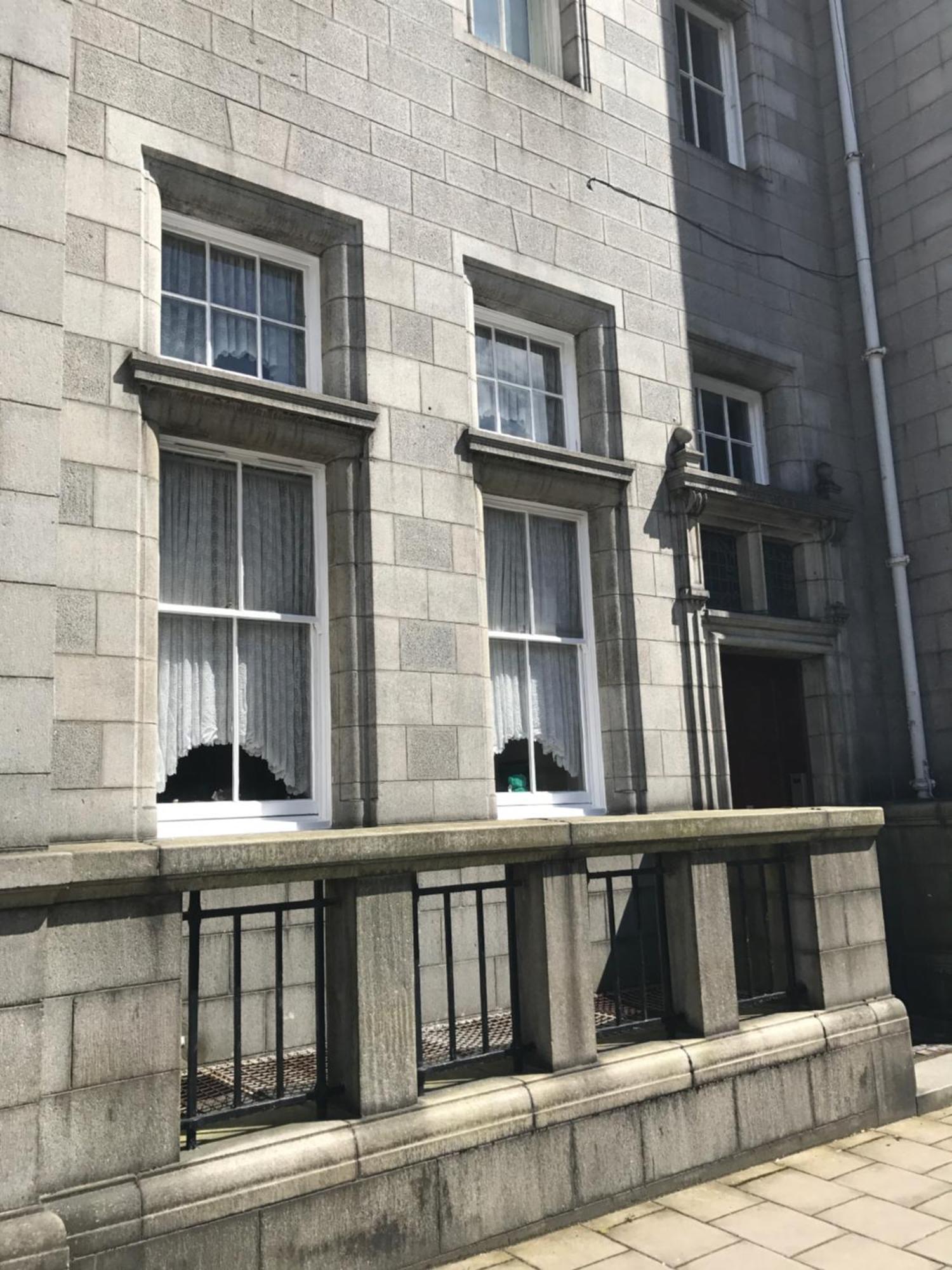 Centre Executive - Private Parking, Gym & Sauna Apartment *